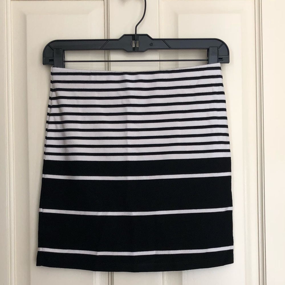 FOREVER 21 Striped Mini Skirt